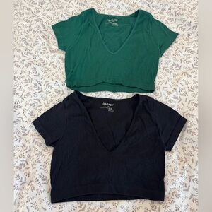 Garage Cropped V-neck T-shirts - Green & Black Size Small